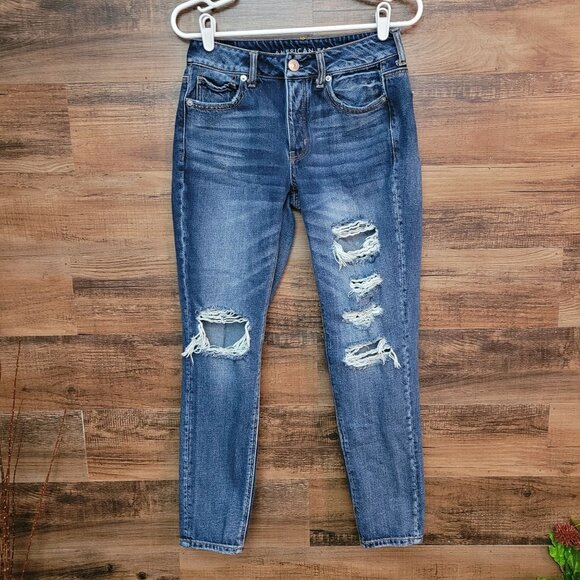 American Eagle Jeans 2 R Tomgirl Mid Rise Button Fly Ripped Medium Dark Wash - Picture 1 of 12